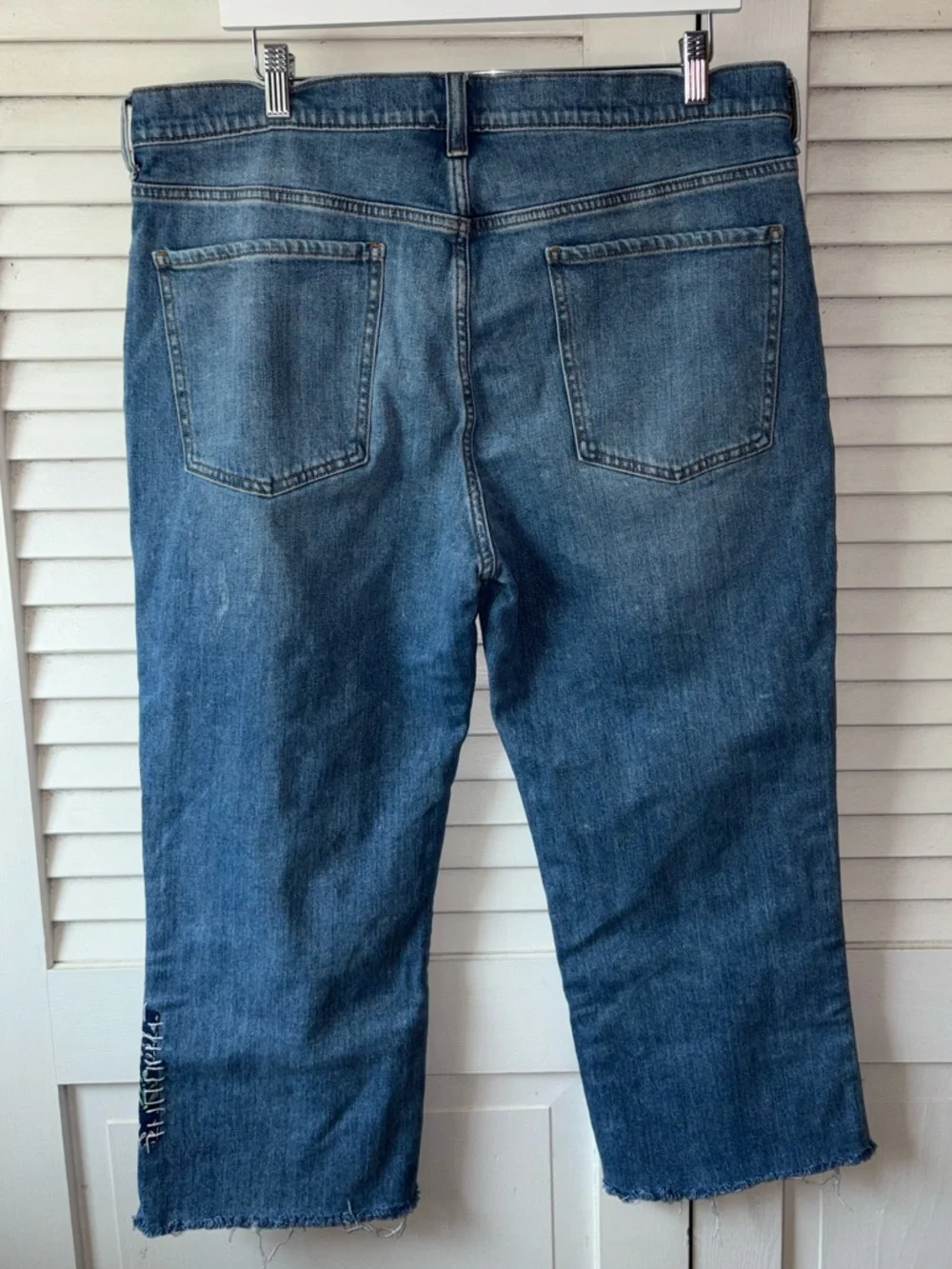 Sundance Patchwork Embroidered Jeans 32 Cropped Raw Hem Boho Straight - Picture 7 of 8